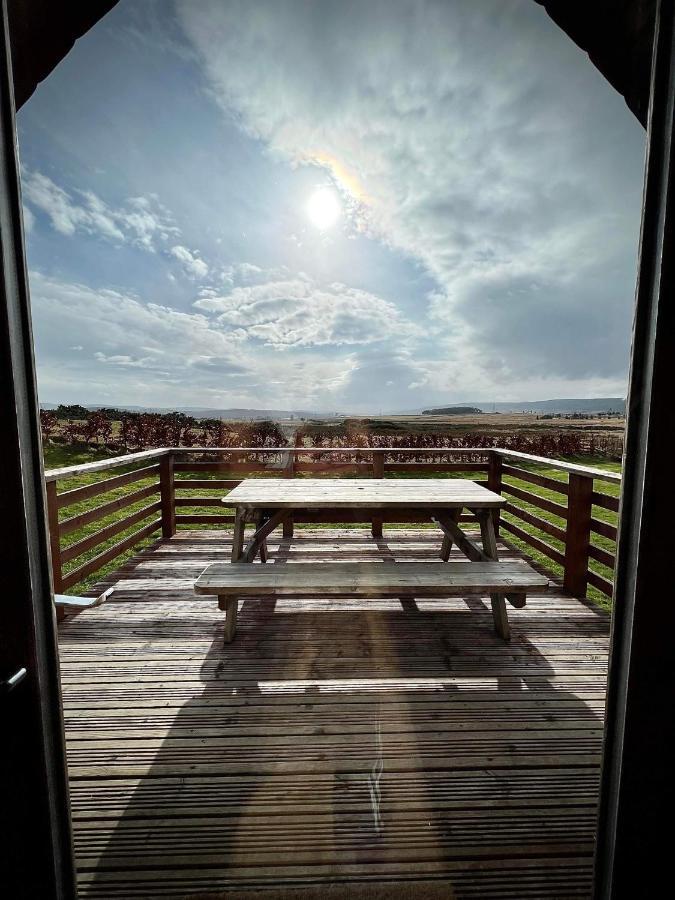 Loch Shin Glamping Pods Villa แลร์ก ภายนอก รูปภาพ