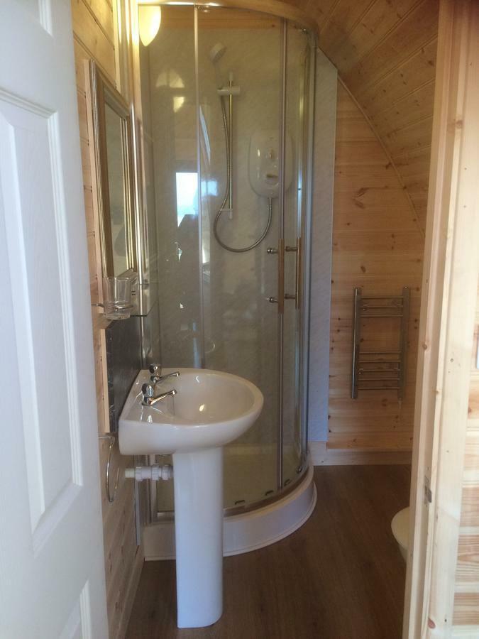 Loch Shin Glamping Pods Villa แลร์ก ภายนอก รูปภาพ